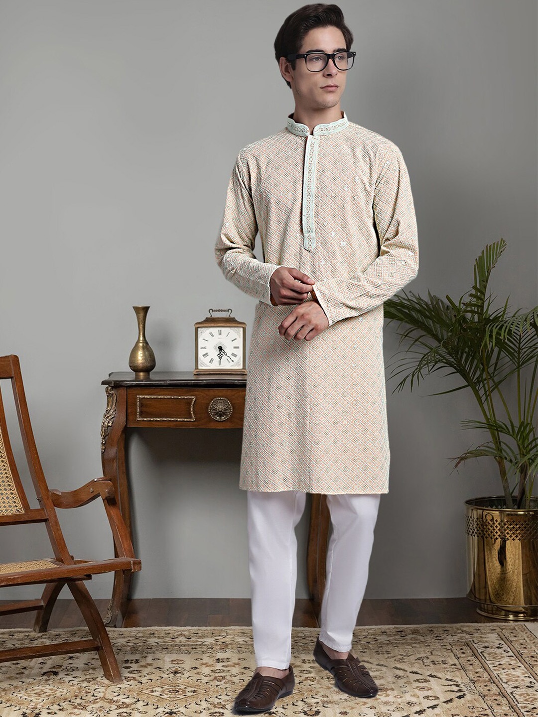 

Jompers Ethnic Motifs Embroidered Regular Sequinned Pure Cotton Kurta with Pyjamas, Peach