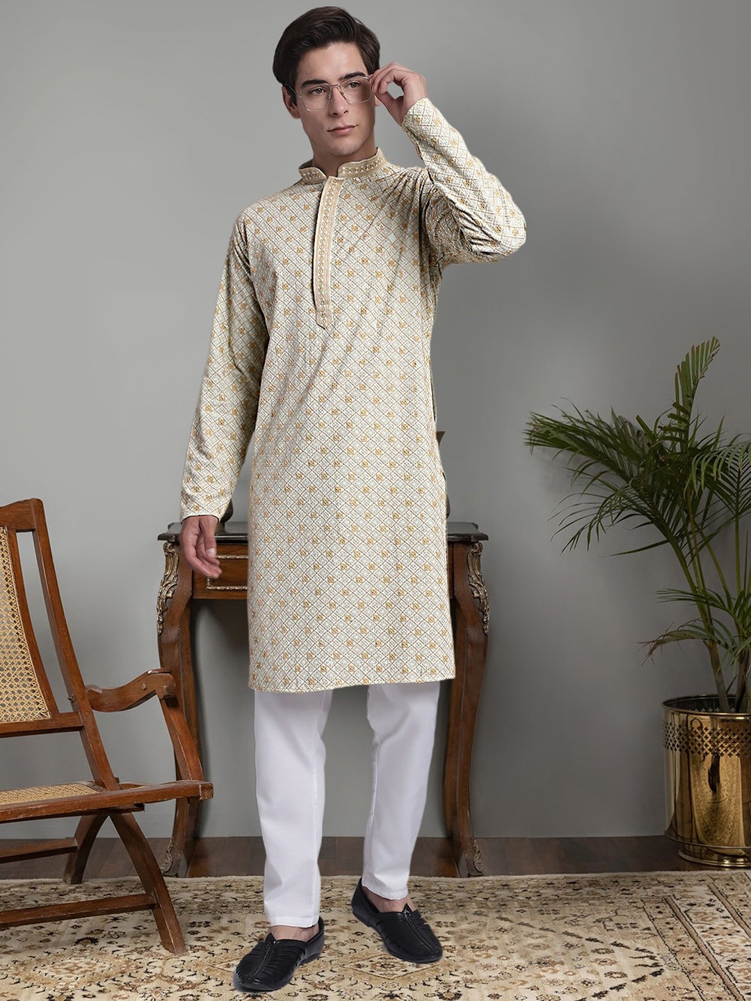 

Jompers Geometric Embroidered Mandarin Collar Thread Work Pure Cotton Kurta with Trousers, Green