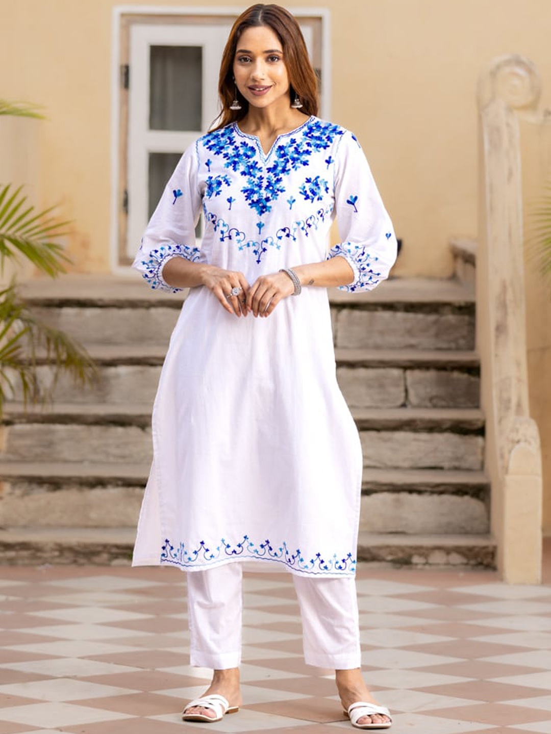 

Ambraee Floral Yoke Design Thread Work Straight Kurta with Trousers, White