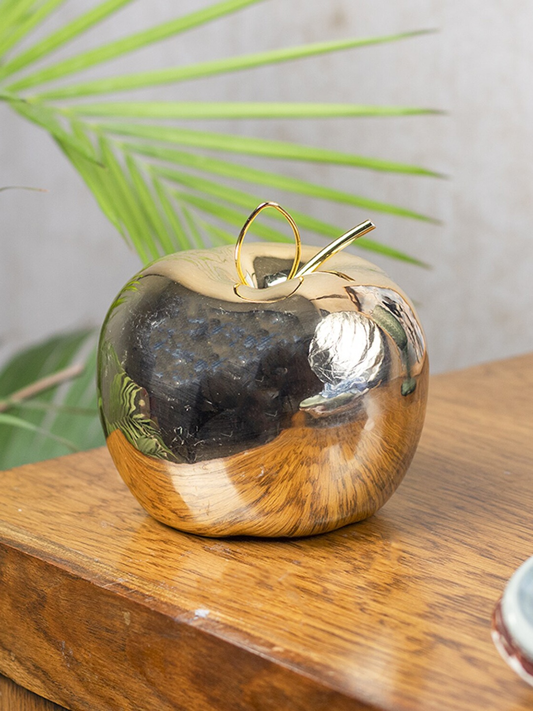 

MARKET99 Brown & Black Decorative Apple Showpieces