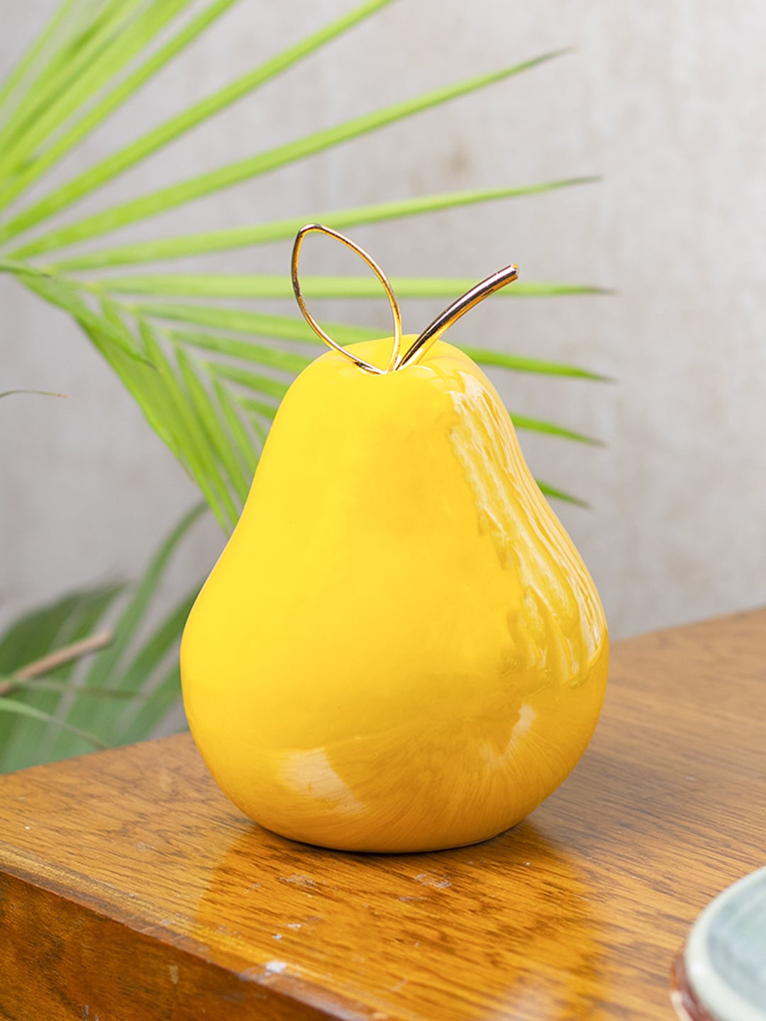 

MARKET99 Yellow Pear With Leaf Showpiece