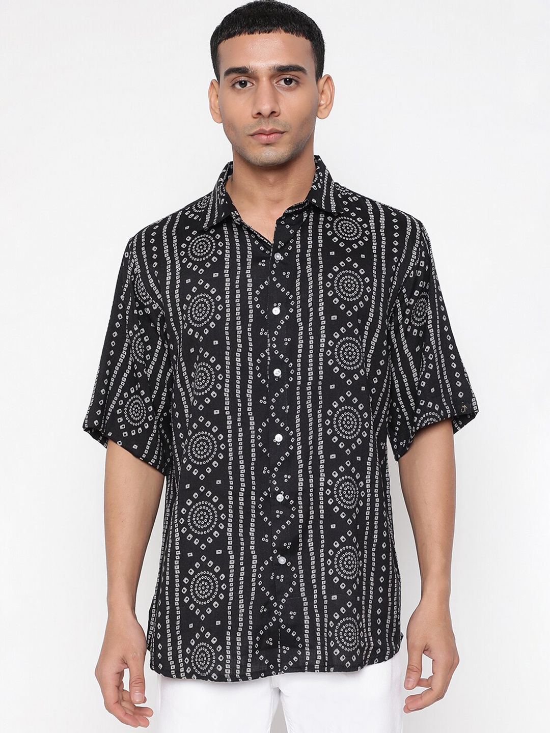 

JAVINISHKA Classic Oversized Geometric Printed Casual Shirt, Black