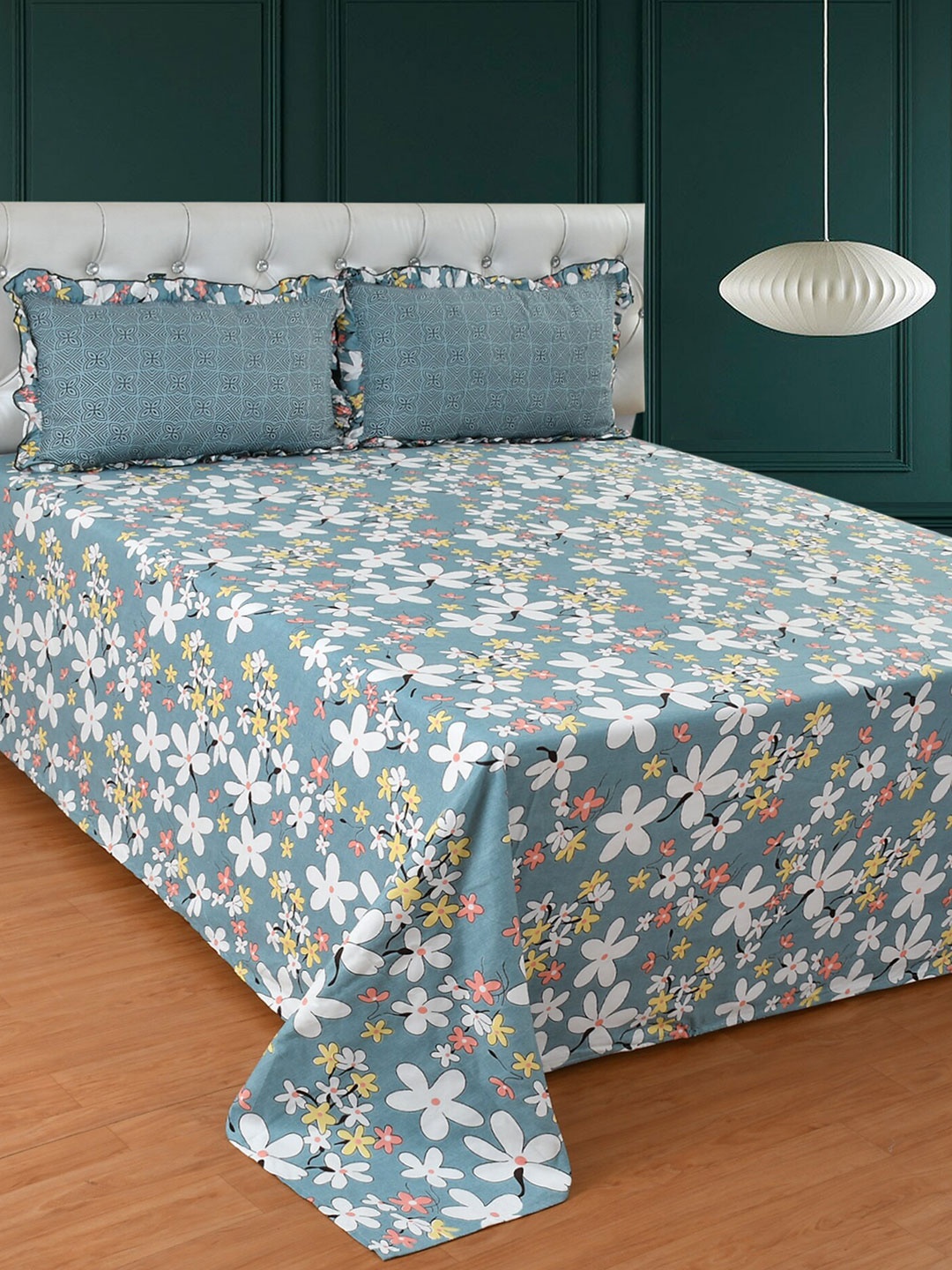 

MORADO Grey & White Floral Printed 210 TC King Bedsheet With 2 Pillow Covers