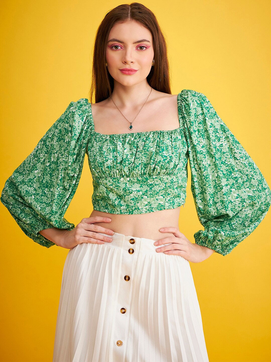 

DELAN Floral Printed Puff Sleeves Gathered or Pleated Empire Crop Top, Green