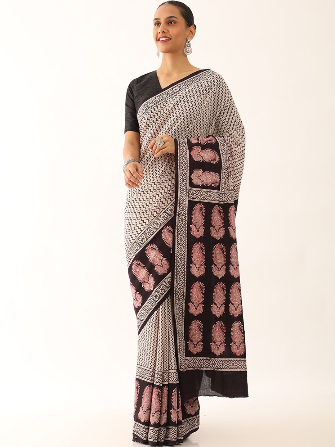 

Taneira Geometric Printed Pure Cotton Block Print Saree, White