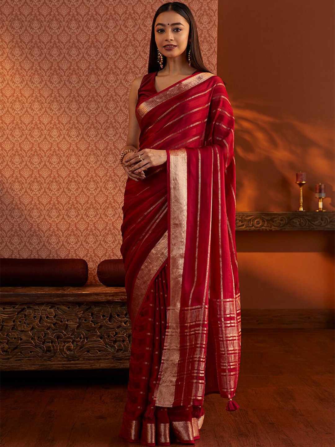 

Taneira Red & Gold-Toned Woven Design Zari Saree