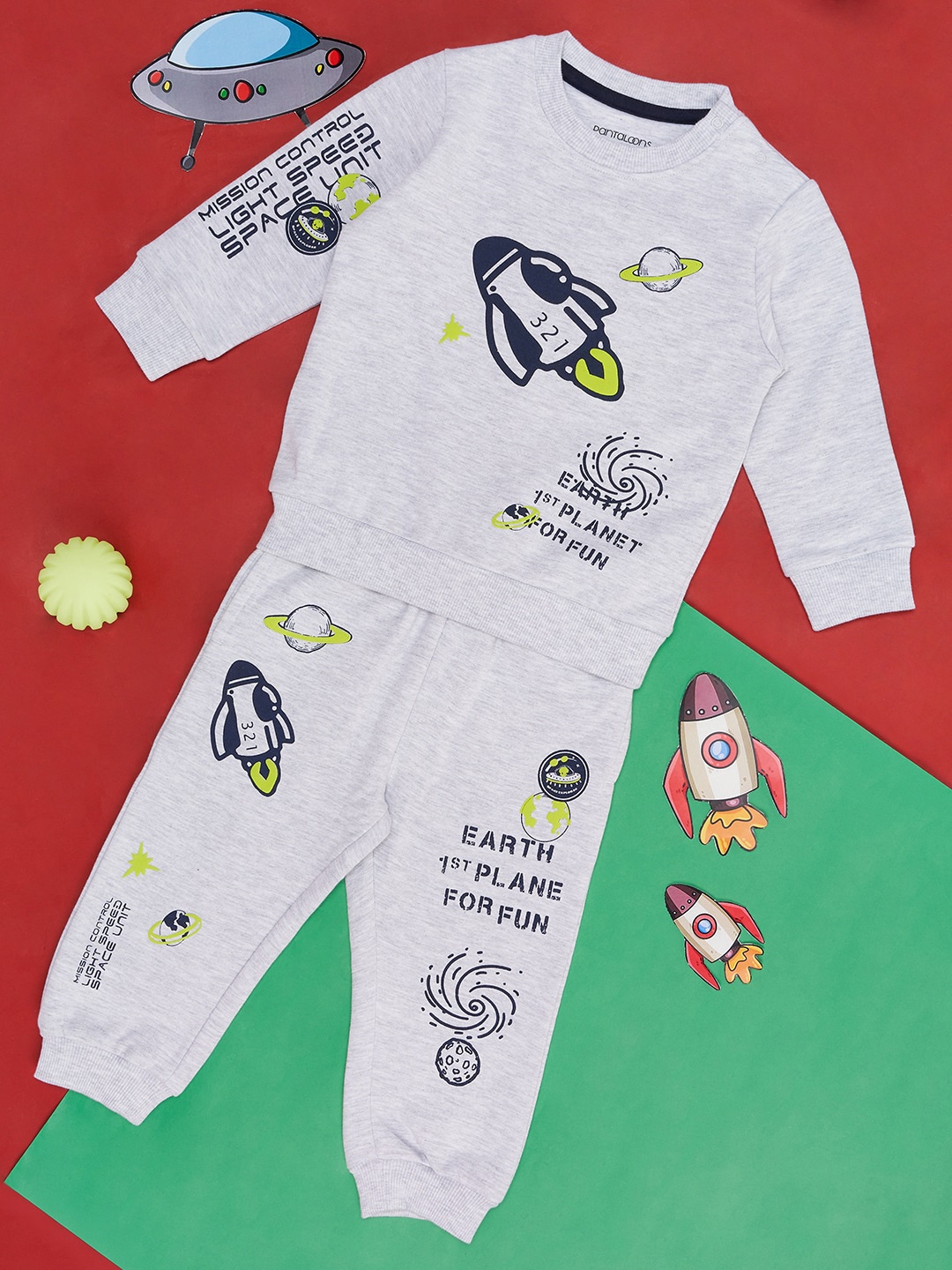 

Pantaloons Baby Boys Graphic Printed Pure Cotton T-Shirt & Trousers, Grey melange