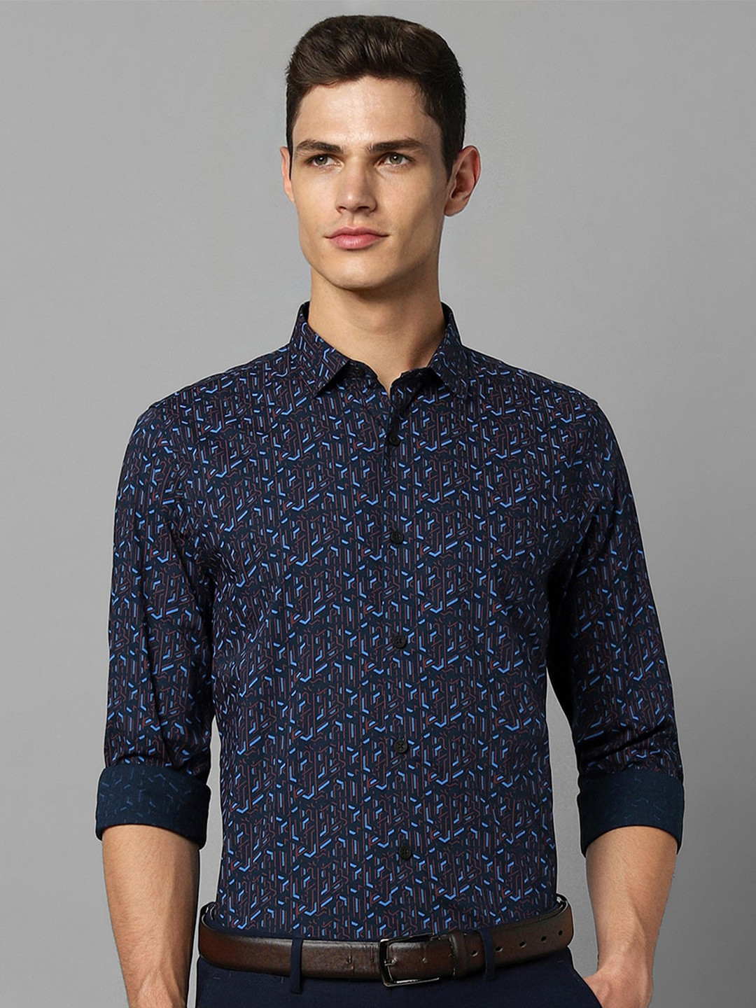 

Allen Solly Men Slim Fit Abstract Printed Opaque Casual Shirt, Navy blue
