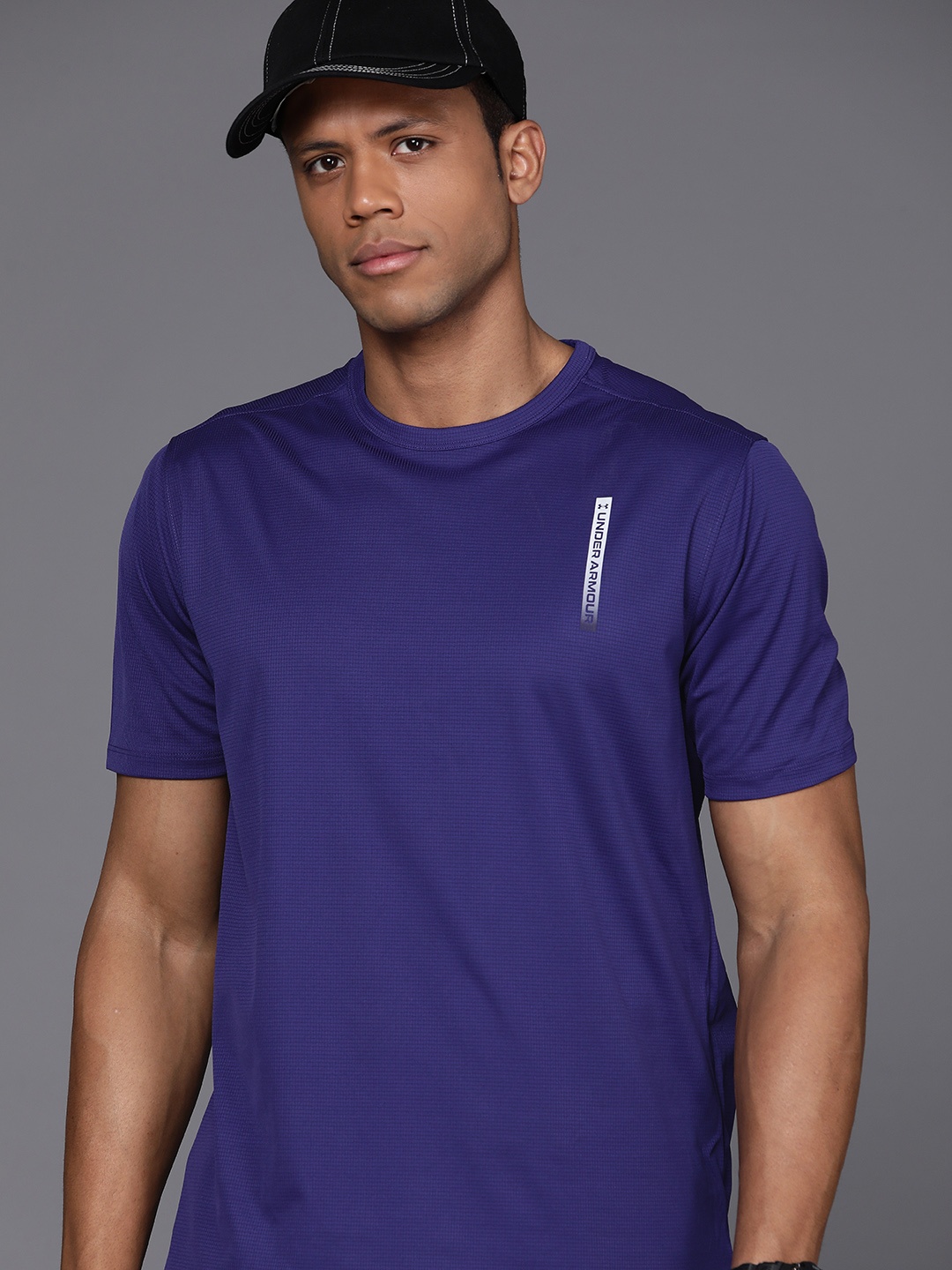 

UNDER ARMOUR Men Self-Checked Coolswitch Relaxed Fit T-shirt, Navy blue