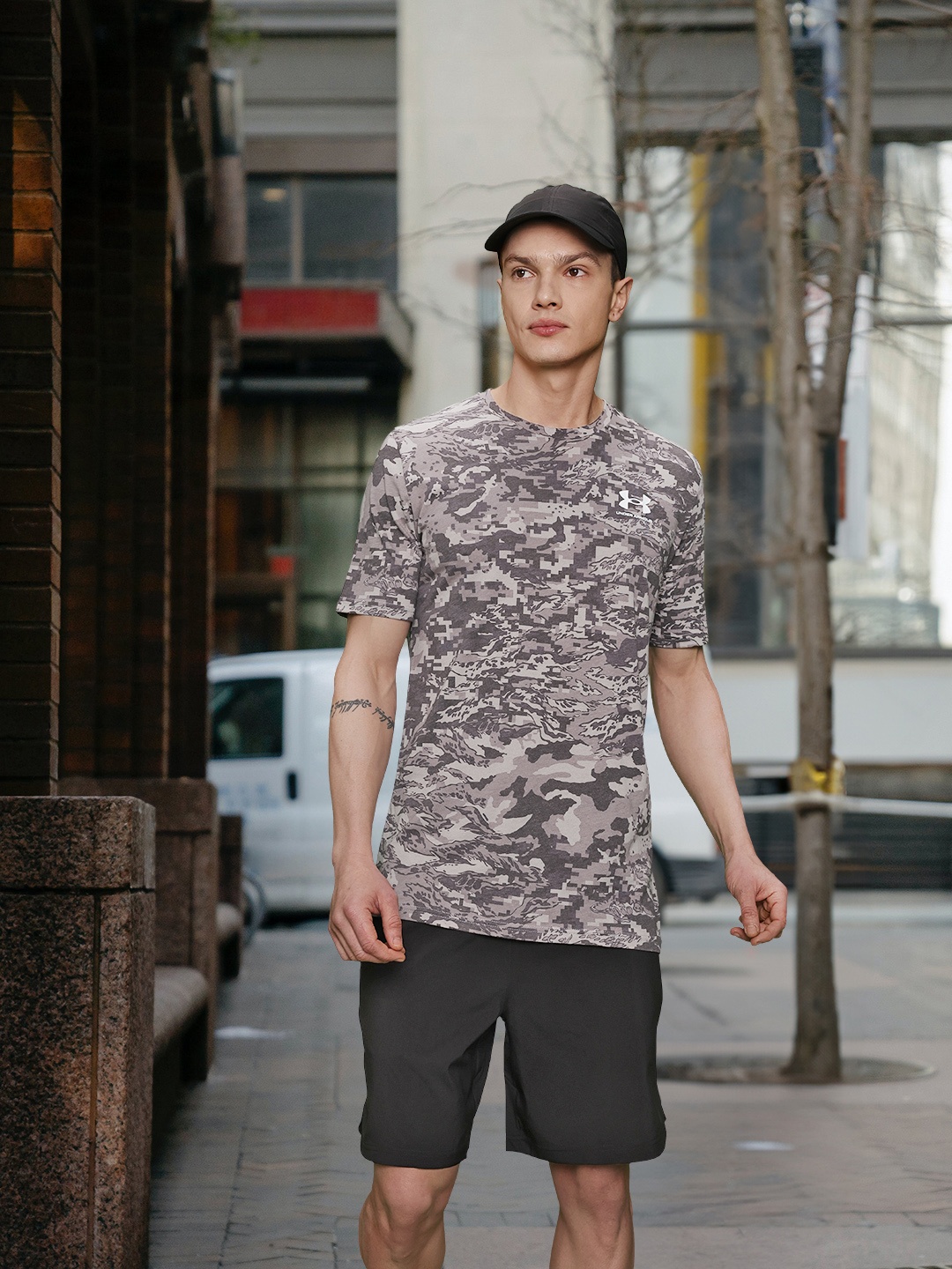 

UNDER ARMOUR Men Camouflage Printed Relaxed Fit T-shirt, Brown