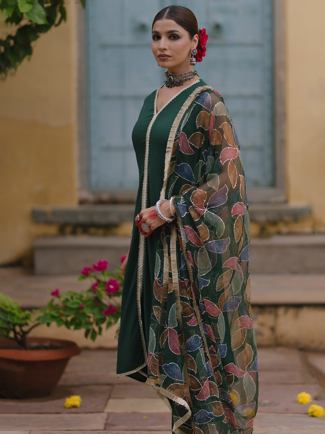 

anayna Women Regular Thread Work Kurta with Trousers & With Dupatta, Green