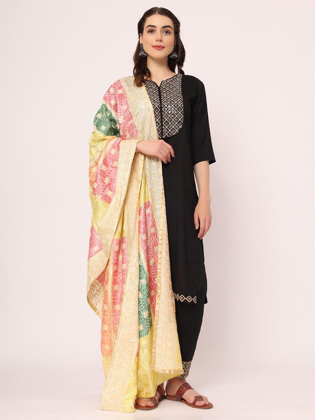 

Moda Chales Geometric Embroidered Phulkari Dupatta, Yellow