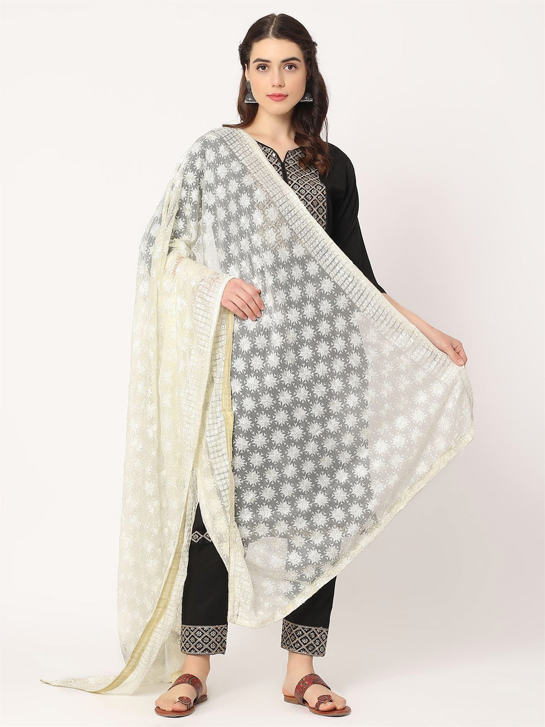 

Moda Chales Floral Embroidered Phulkari Chiffon Dupatta, Off white