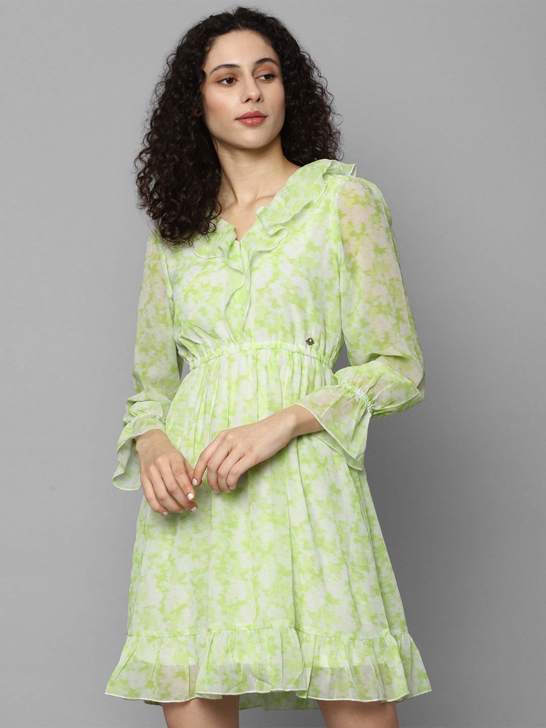

Allen Solly Woman Floral Printed V-Neck Puff Sleeves Fit & Flare Dress, Green