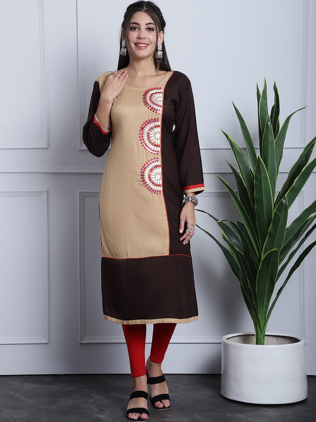 

Grancy Ethnic Motifs Embroidered Panelled Kurta, Beige