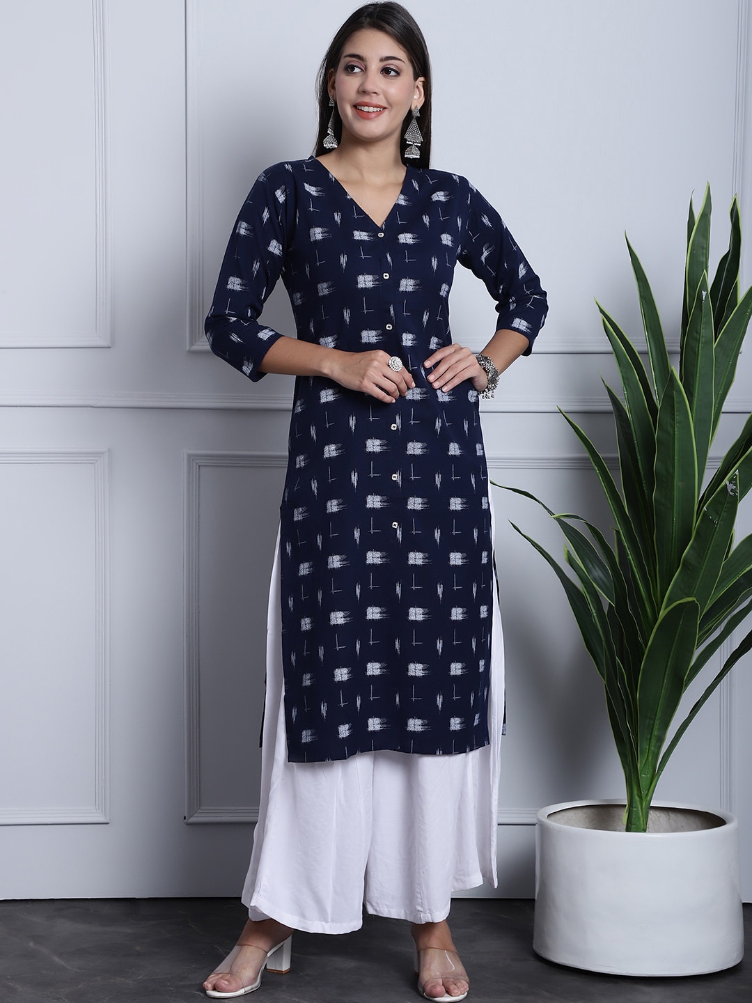 

Grancy Geometric Printed V-Neck Cotton Straight Kurta, Blue