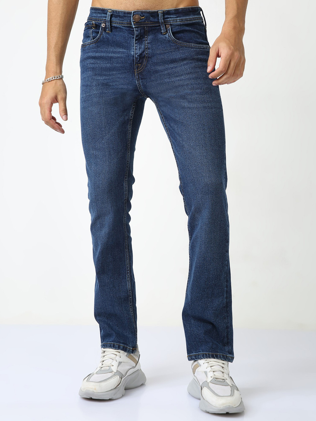 

BADMAASH Men Mid-Raise Clean Look Relaxed Fit Light Fade Non-Stretchable Jeans, Navy blue