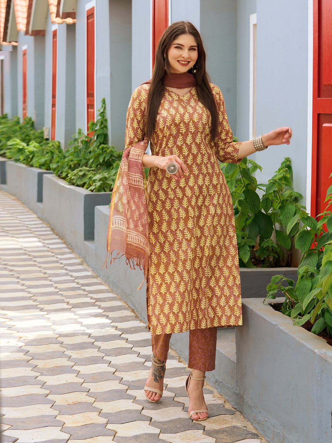 

KALINI Ethnic Motifs Printed Kurta With Trousers & Dupatta, Peach