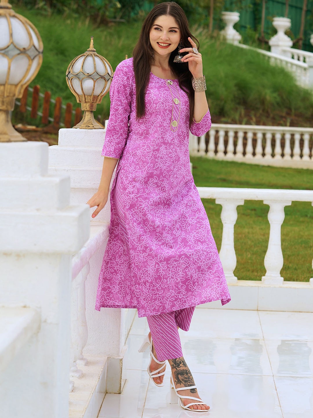 

KALINI Ethnic Motifs Printed Straight Kurta With Trousers, Purple