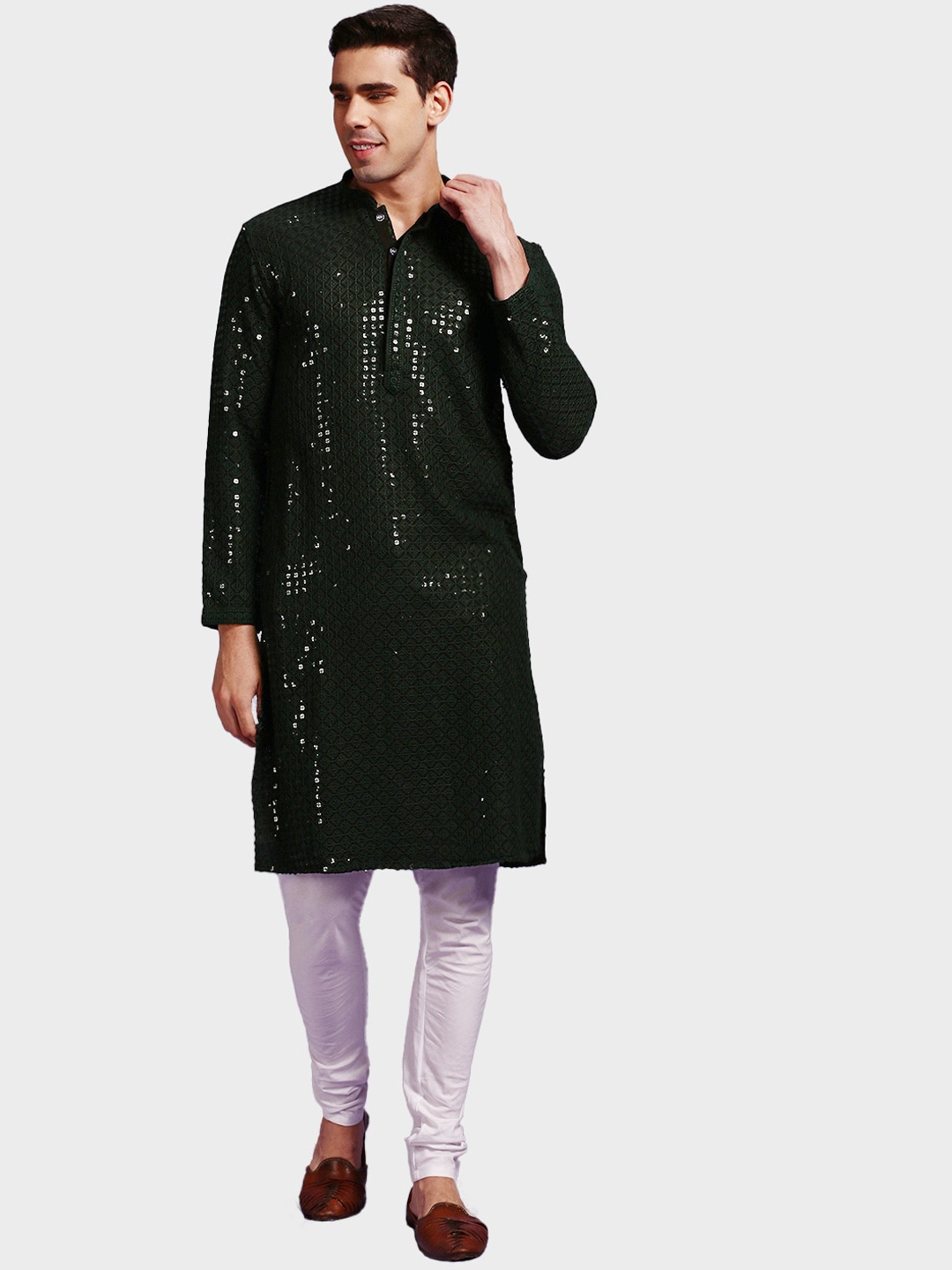 

Sanwara Geometric Embroidered Regular Sequinned Kurta With Pyjamas, Green