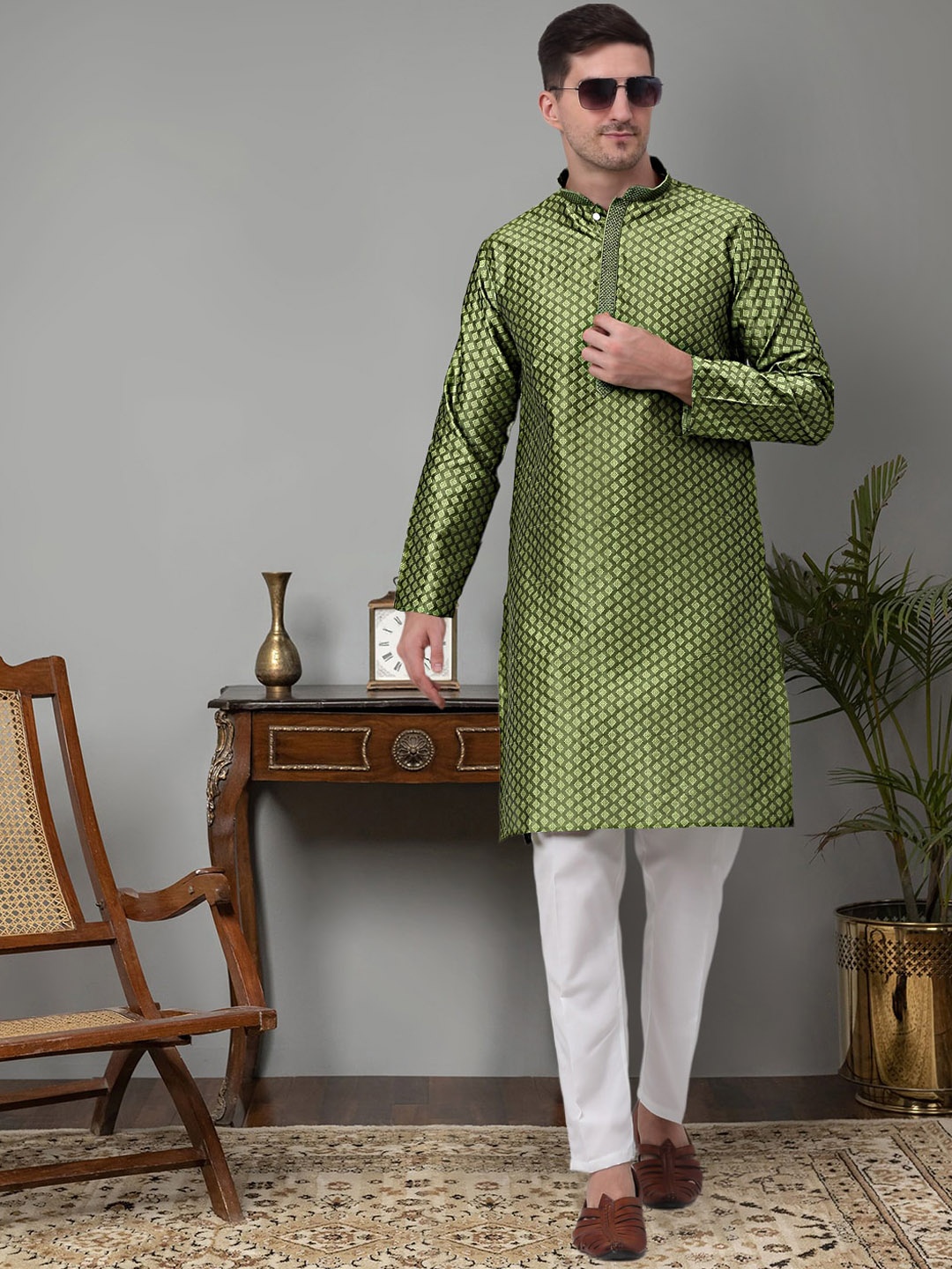 

Jompers Ethnic Motifs Woven Design Regular Kurta With Pyjamas, Green