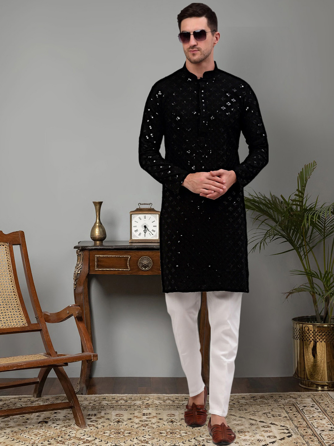

Jompers Ethnic Motifs Embroidered Thread Work Kurta with Pyjamas, Black