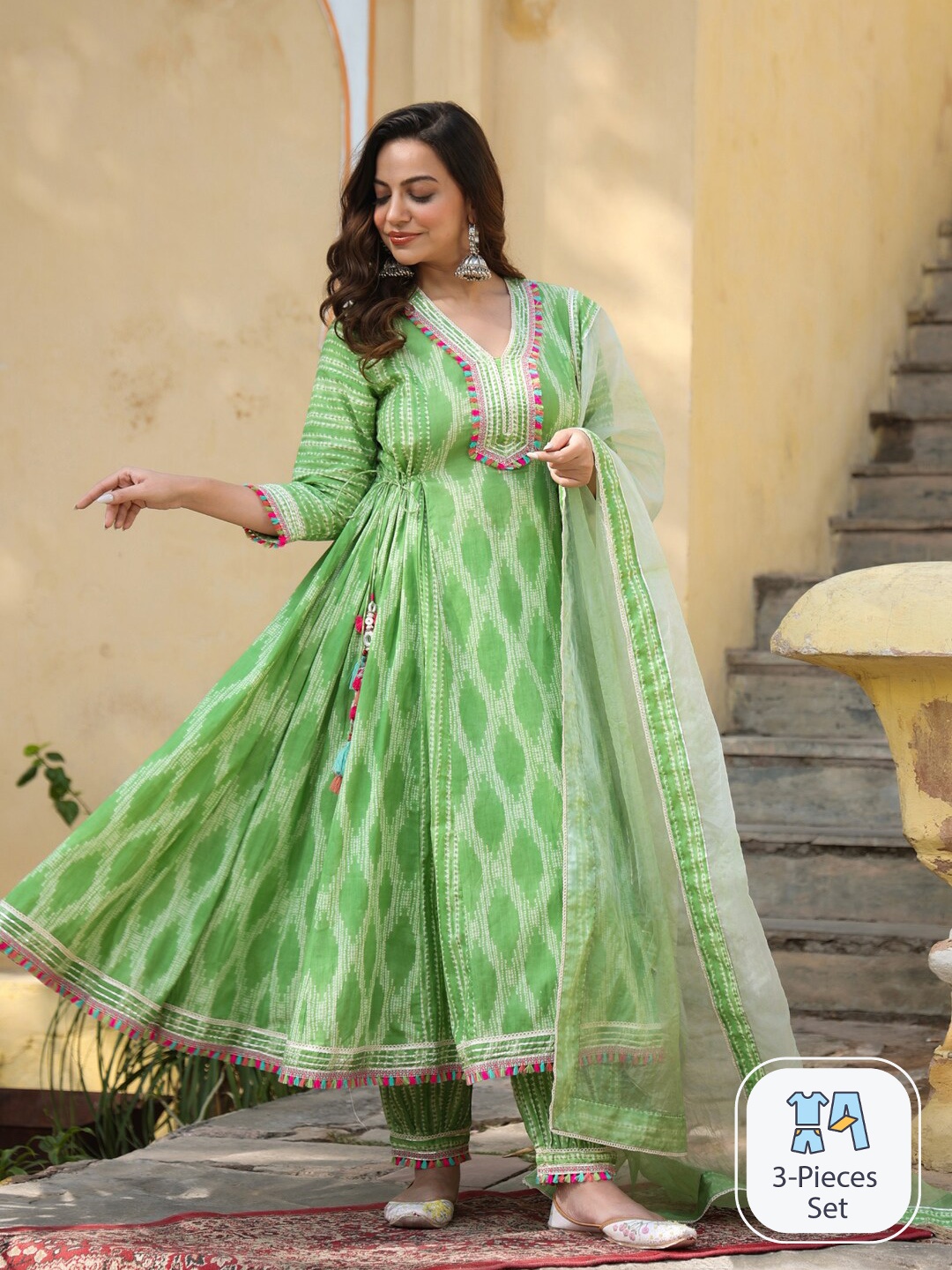 

Rangeelo Geometric Printed V-Neck Kurta with Salwar & With Dupatta, Green