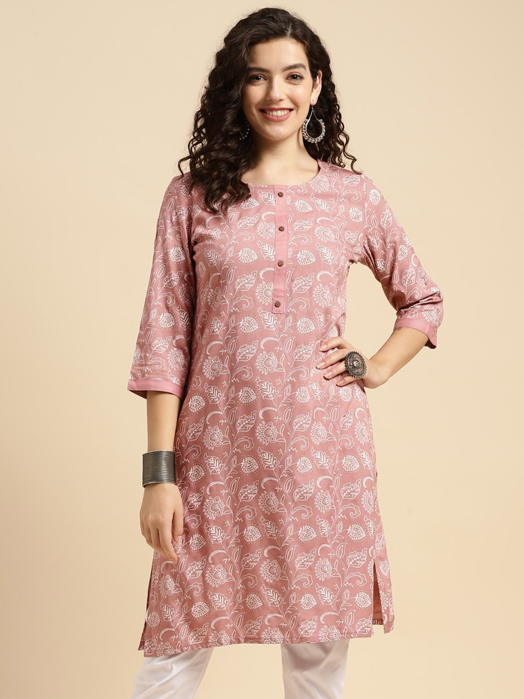 

Rangita Floral Printed Round Neck Straight Kurta, Peach