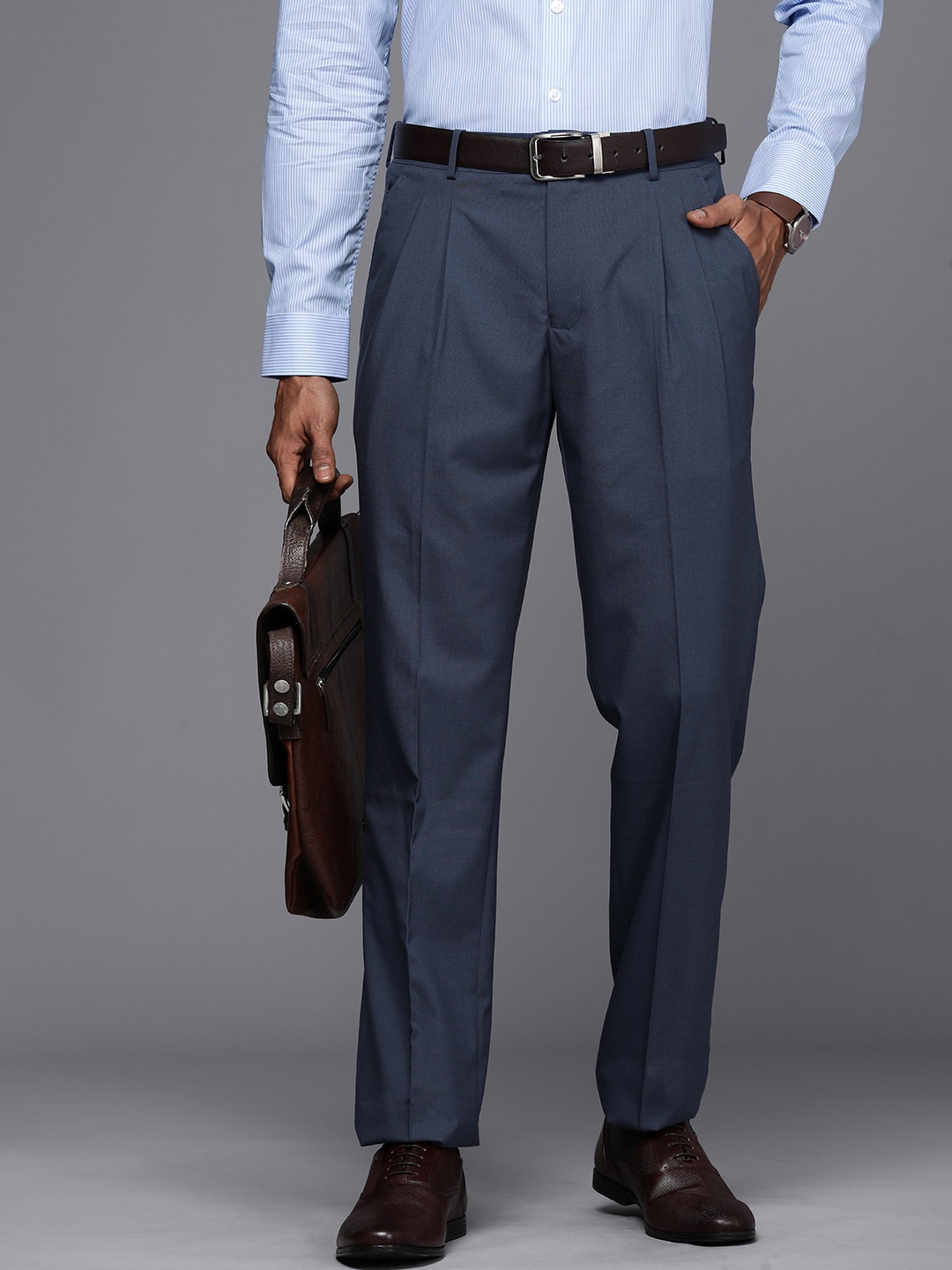 

Louis Philippe Men Mid-Rise Pleated Trousers, Navy blue