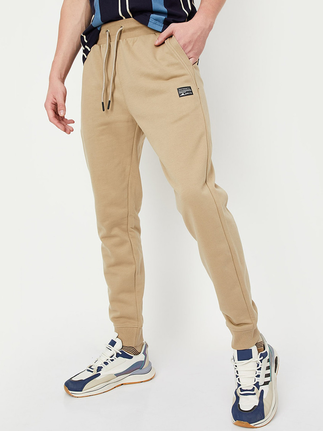 

max Men Mid-rise Joggers, Beige