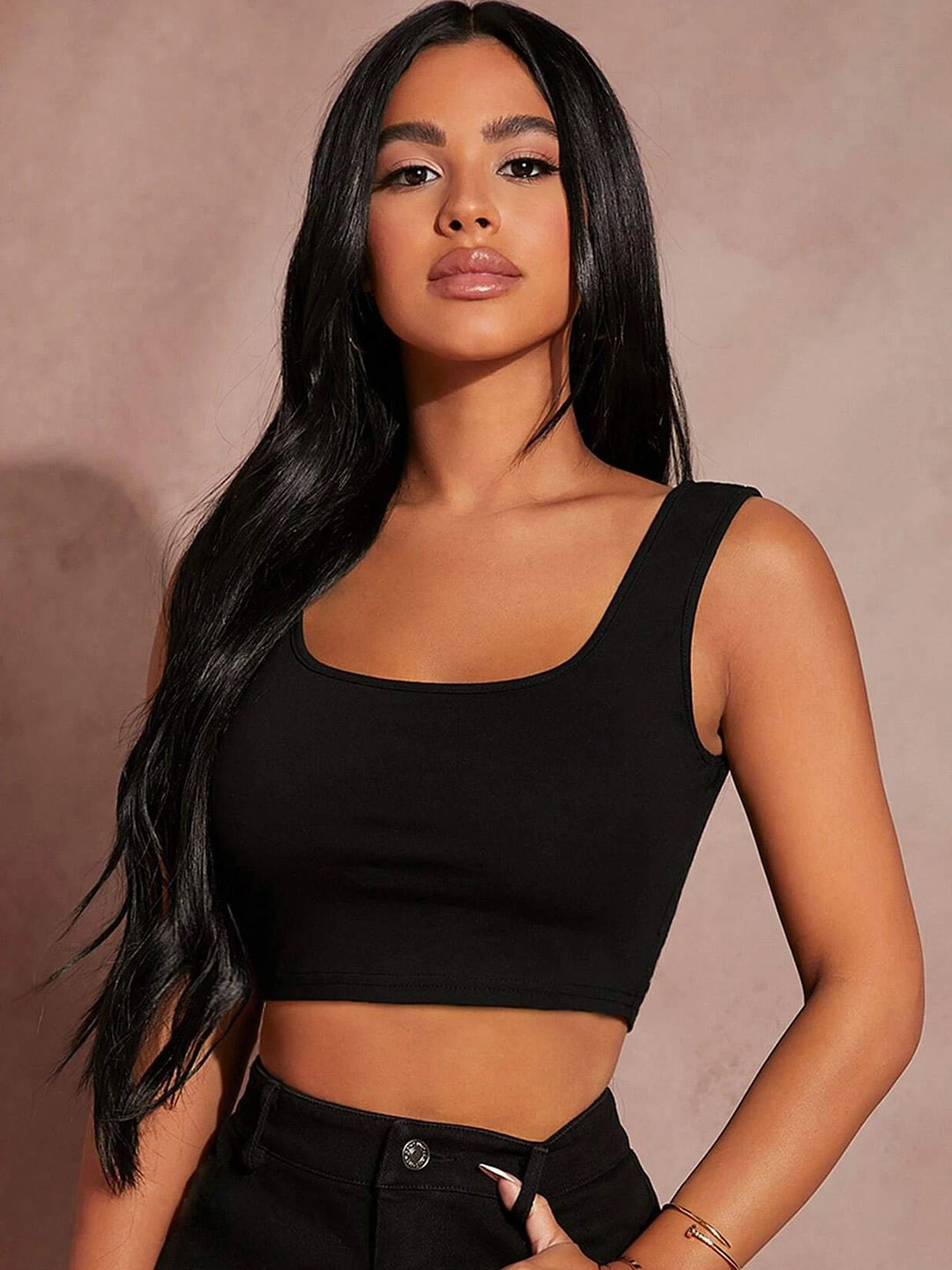 

BLACK SCISSOR Sleeveless Fitted Crop Top