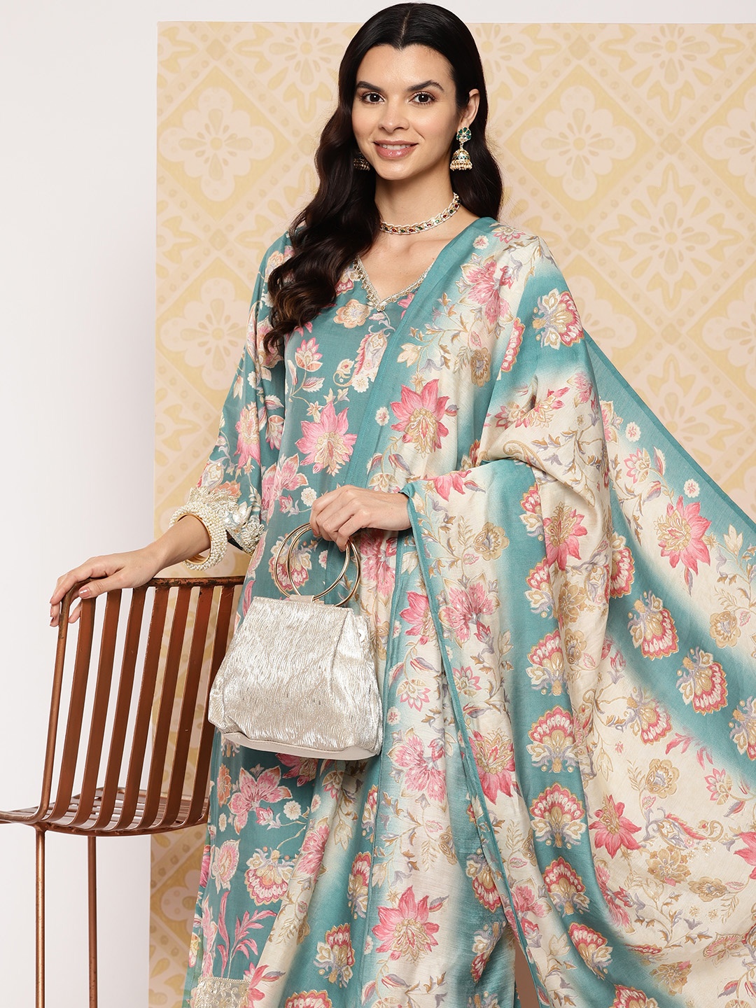 

Yufta Women Floral Printed Regular Gotta Patti Kurta with Harem Pants & With Dupatta, Teal