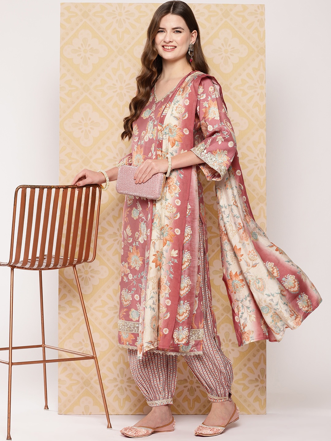 

Yufta Women Floral Printed Regular Gotta Patti Kurta with Harem Pants & With Dupatta, Peach