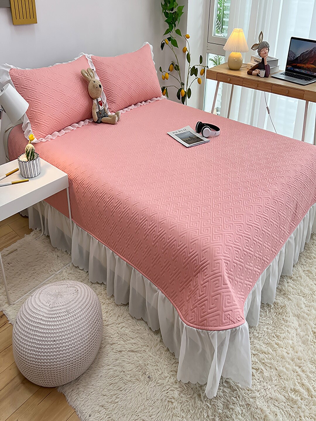 

JC Collection Pink & Grey Colourblocked Double King Bed Cover With 2 Pillow Covers