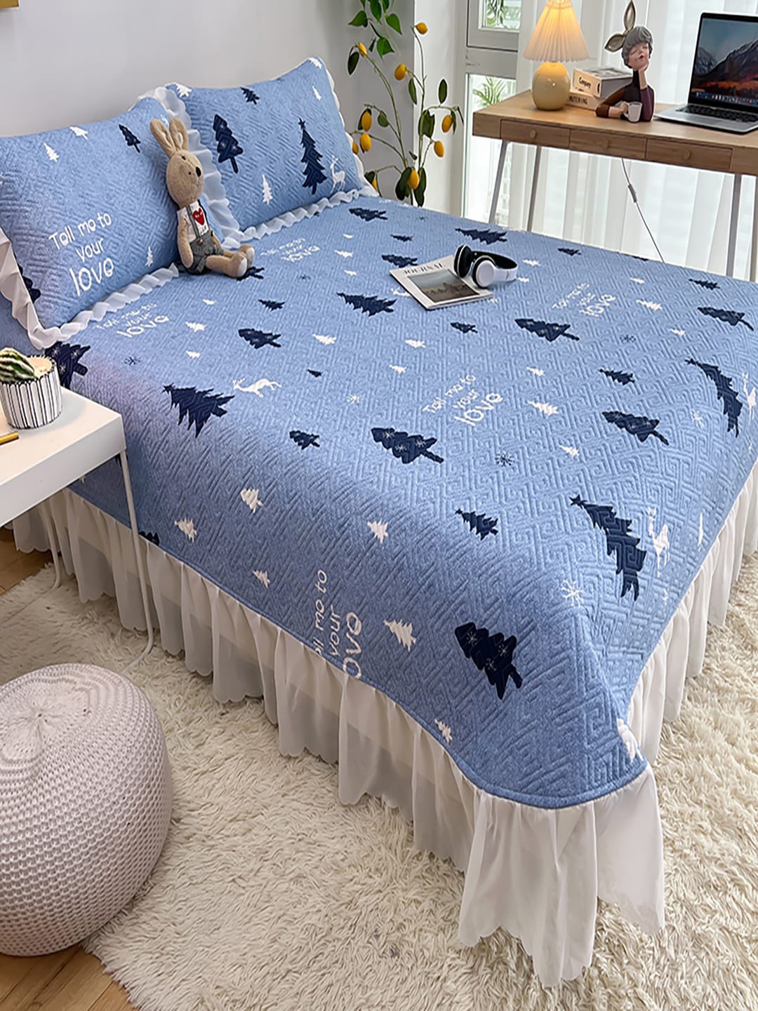 

JC Collection Blue & White Conversational Printed Double XL Bed Cover With Pillow Covers