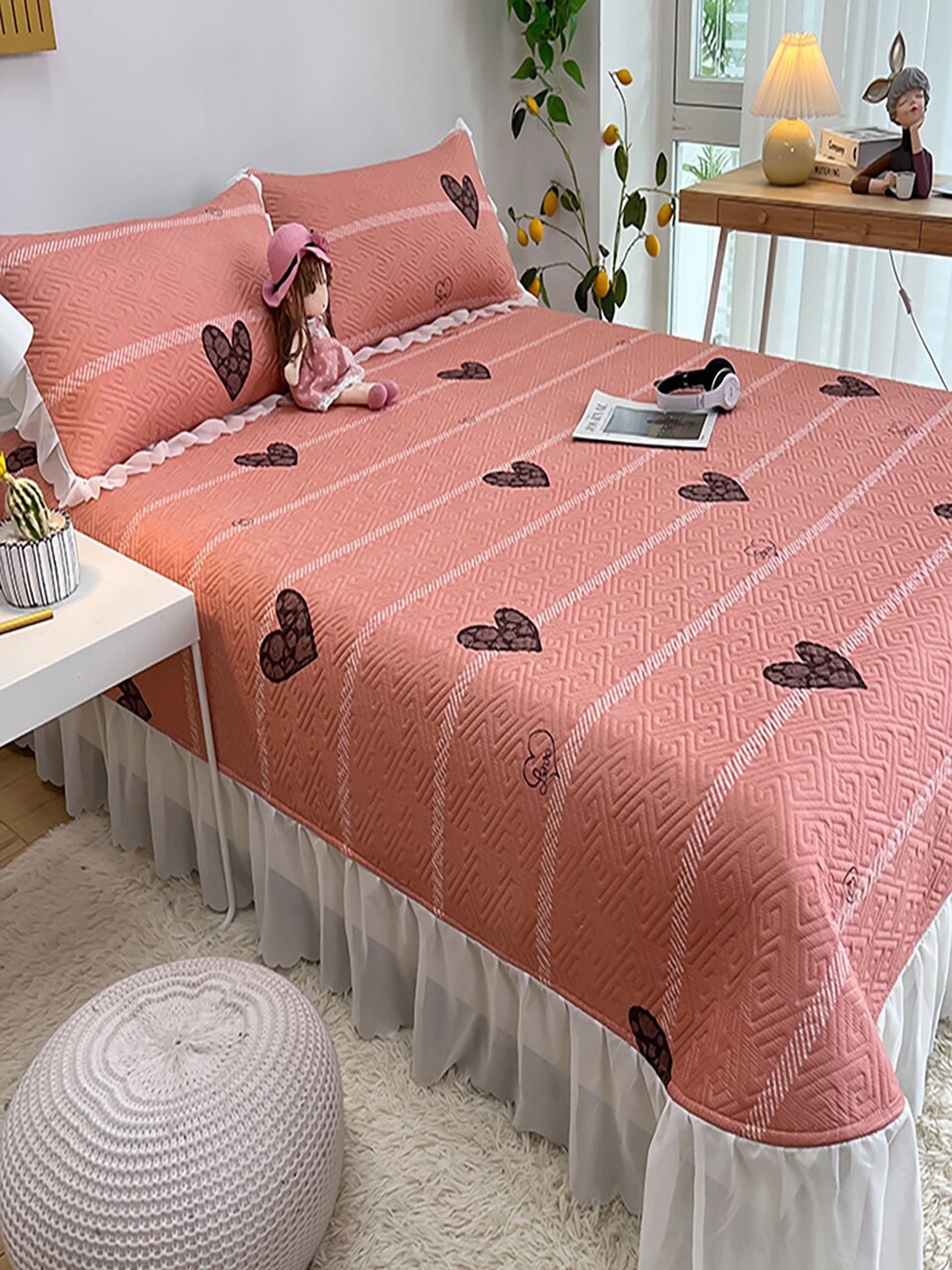 

JC Collection Pink & White Printed Single Bed Cover With 2 Pillow Covers