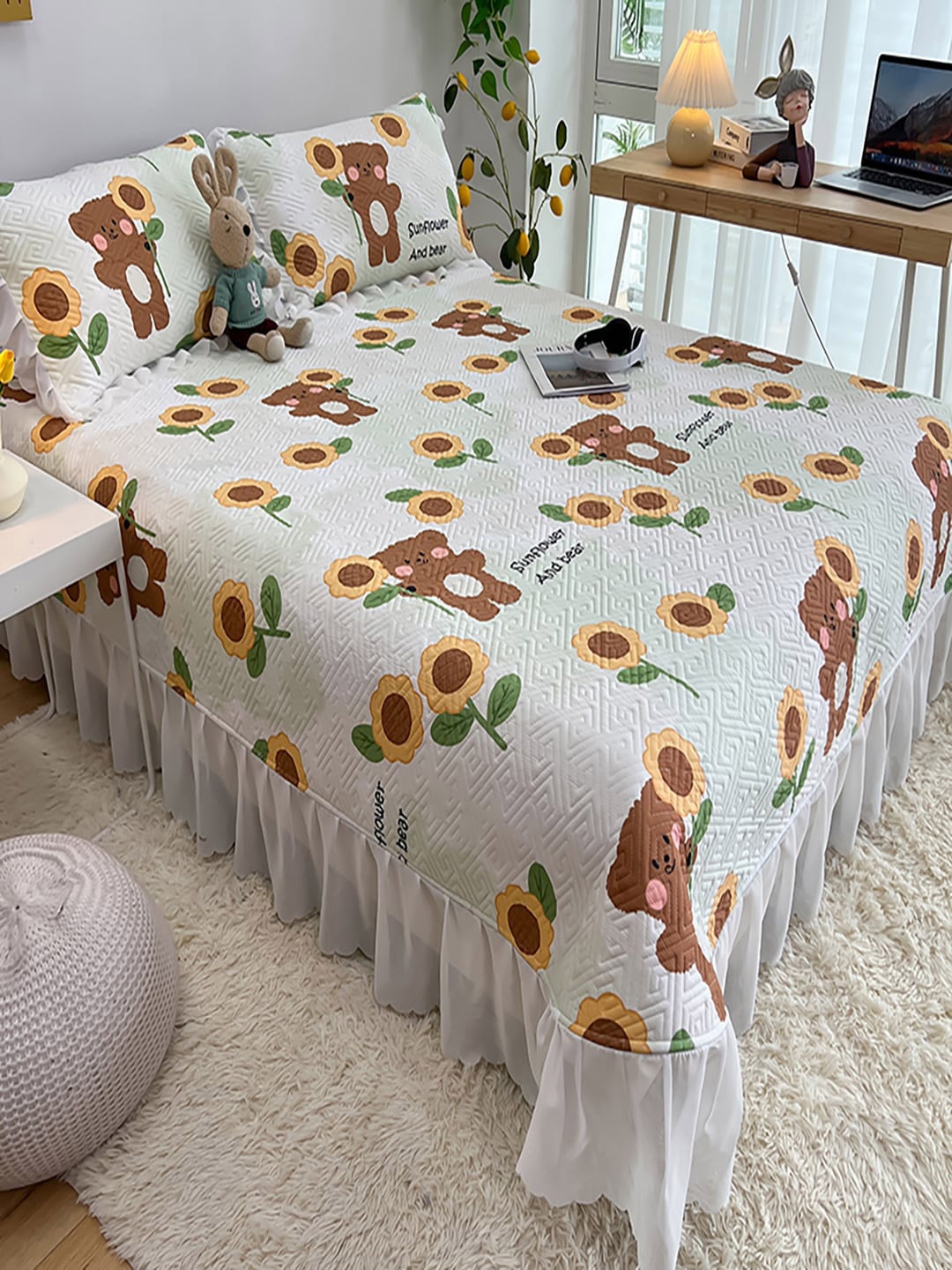 

JC Collection White & Brown Conversational Printed Single Bed Cover With 2 Pillow Covers