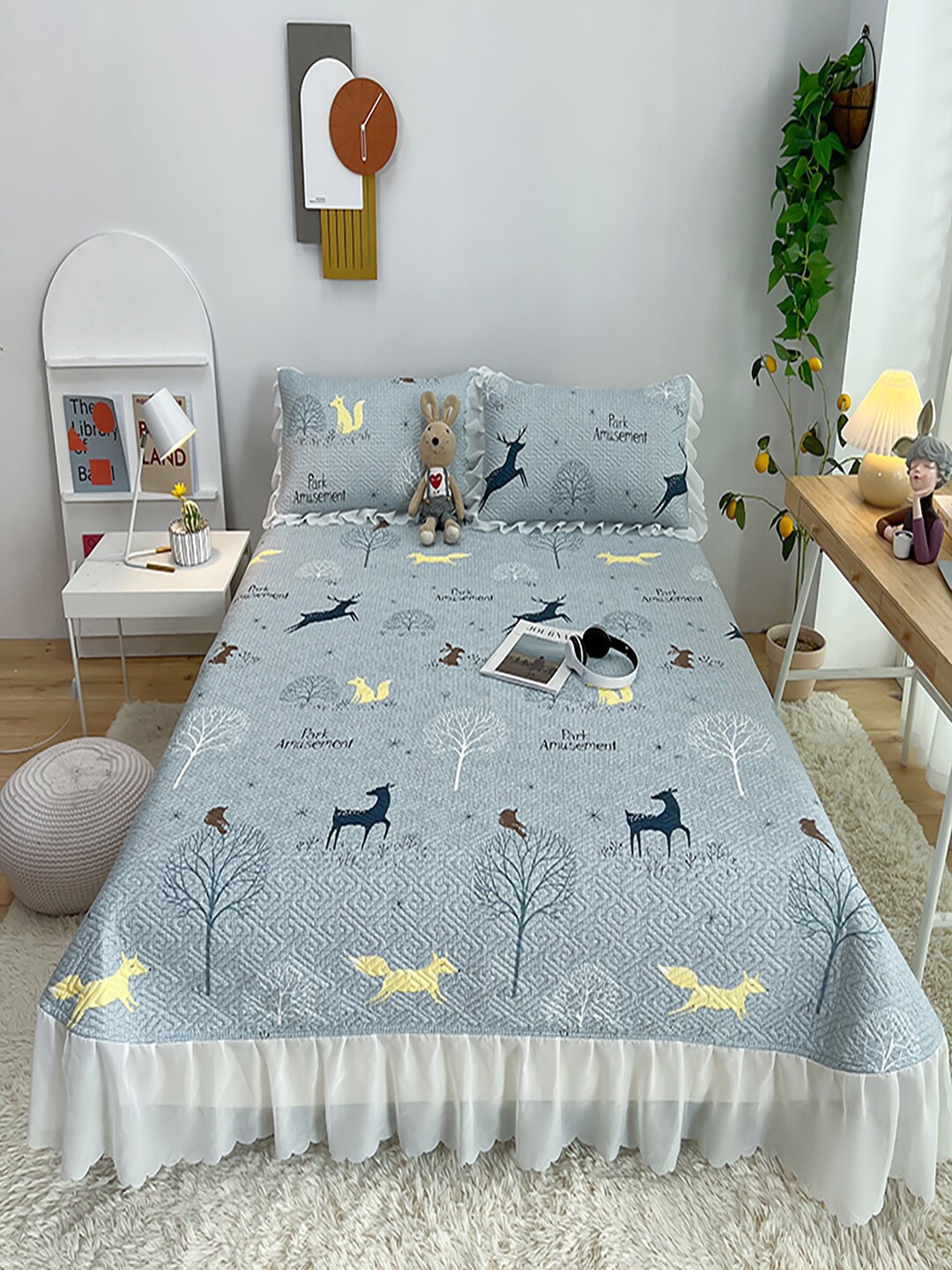 

JC Collection Grey Printed 1 Double Bed Superking Queen Bed Cover & 2 Pillow Covers