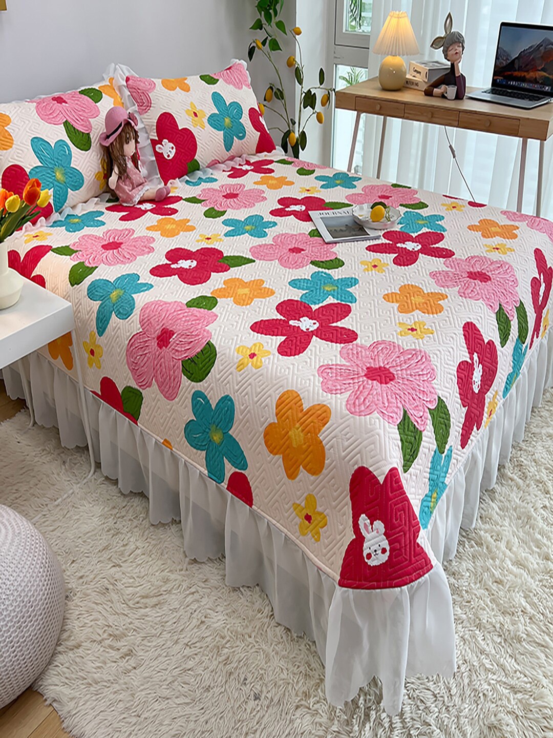 

JC Collection White & Pink Printed Super King Bed Cover With 2 Pillow Covers