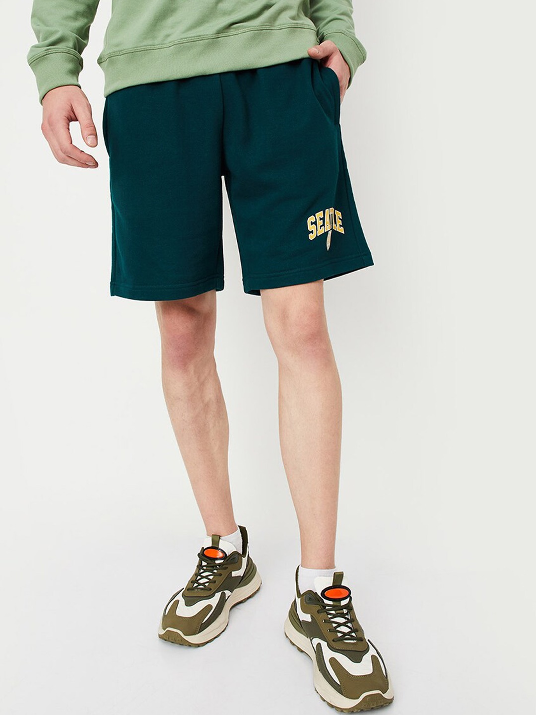 

max Men Mid-Rise Sports Shorts, Green