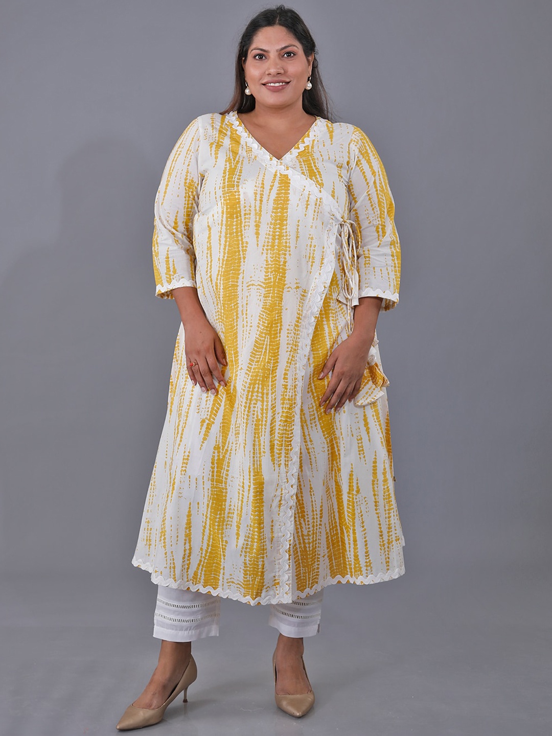 

Fabnest Curve Women Yellow Striped Flared Sleeves Sequinned Kurta