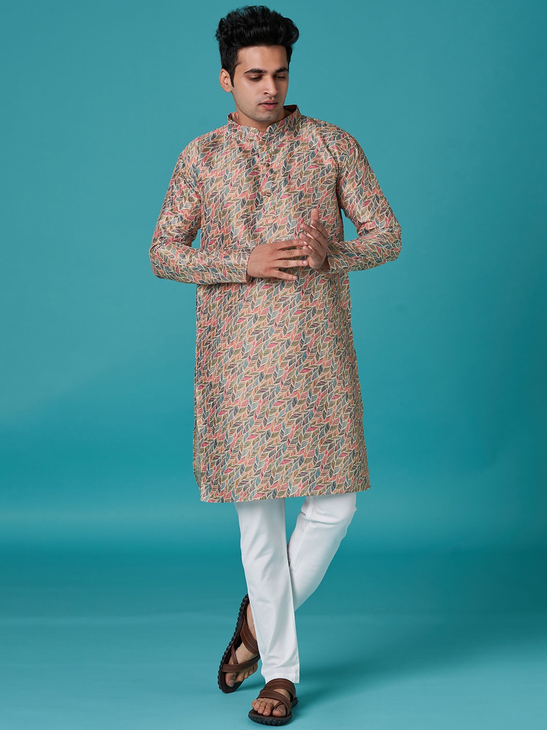 

ZARIMO Abstract Printed Mandarin Collar Kurta, Beige