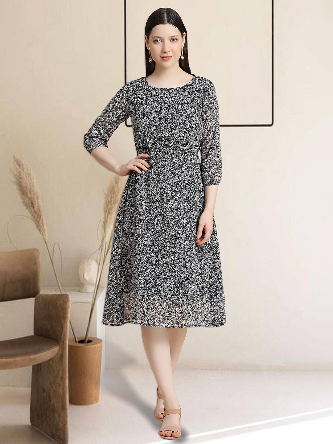 

BAESD Textured Print Round Neck Puff Sleeves Fit & Flared Dress, Black