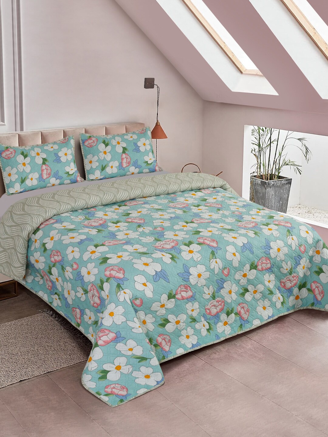 

DREAM WEAVERZ White & Blue Printed Double King Bed Cover With 2 Pillow Covers
