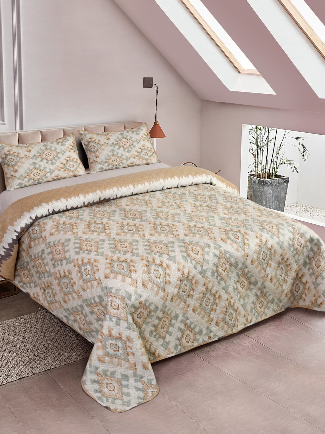 DREAM WEAVERZ Green & Beige Printed Double King Bed Cover With Pillow Covers