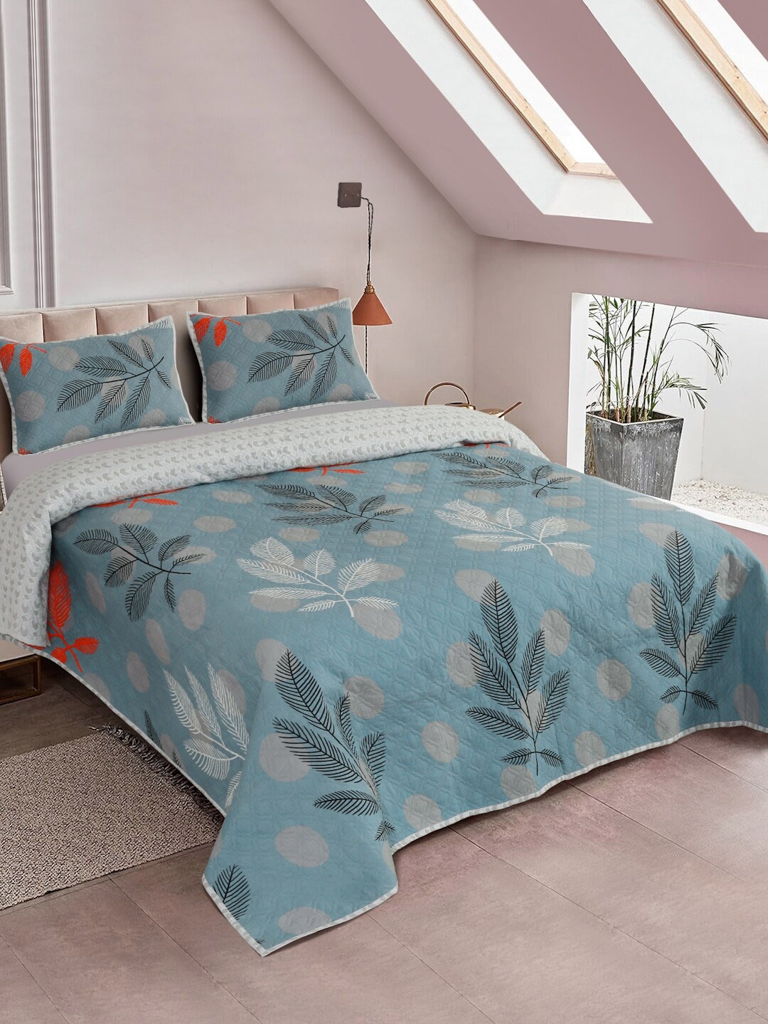 

DREAM WEAVERZ Grey & Blue Printed Double King Bed Cover With 2 Pillow Covers