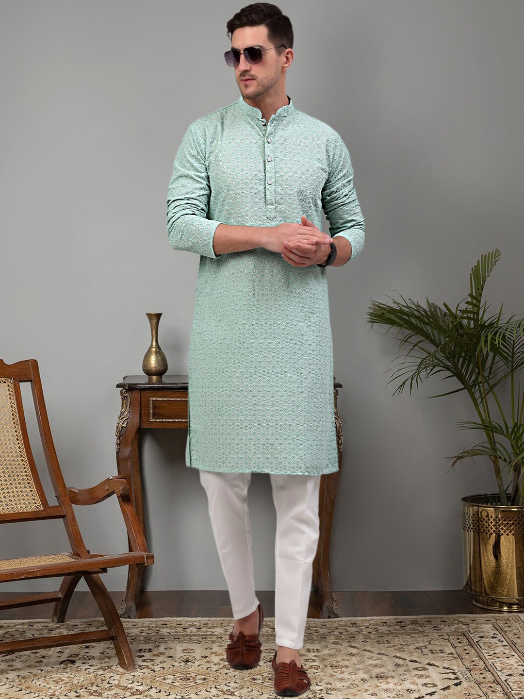 

Jompers Ethnic Motifs Embroidered Regular Chikankari Kurta with Pyjamas, Green