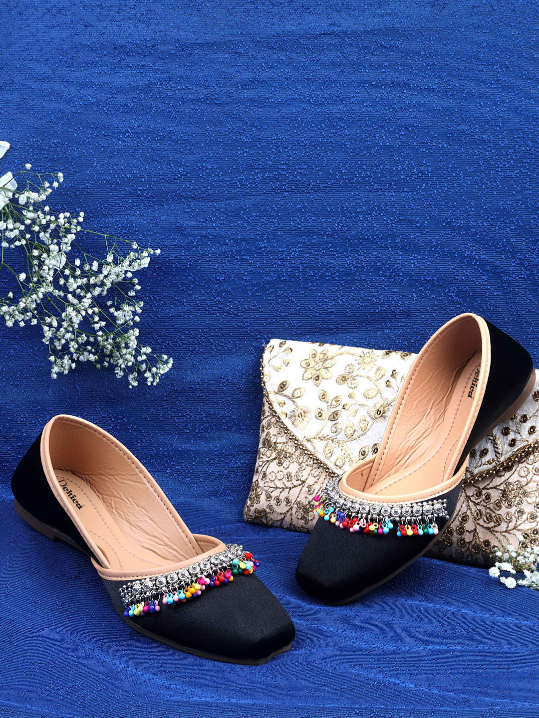 

DChica Ethnic Embellished Mojaris, Black