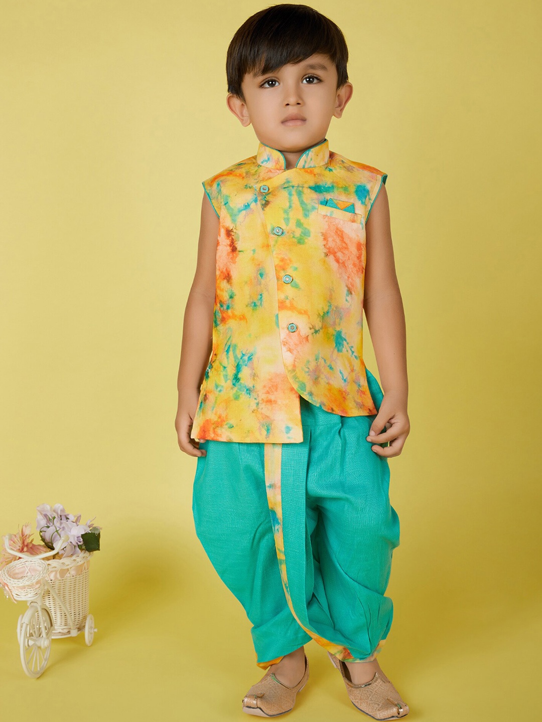 

KIDS FARM Boys Abstract Printed Regular Pure Cotton Kurta with Dhoti Pants, Green
