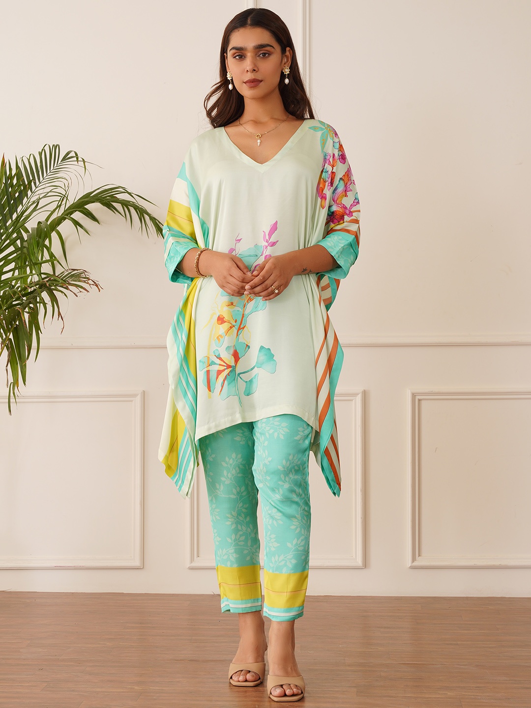 

INCHING INDIA Floral Printed Flared Sleeves Kaftan & Trousers Co-Ords, Sea green